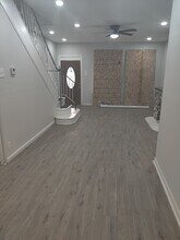 Building Photo - 1414 W Pacific St