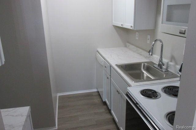 Foto del edificio - 7310 Bluewater Dr