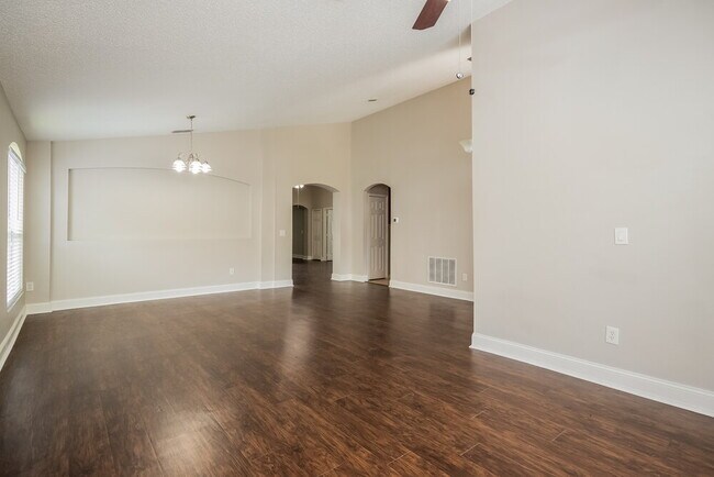 Building Photo - 721 Stonewyk Way