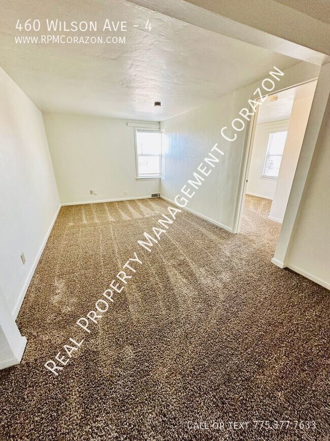 Building Photo - Upstairs 2 Bed, 1 Bath Upstairs Apartment