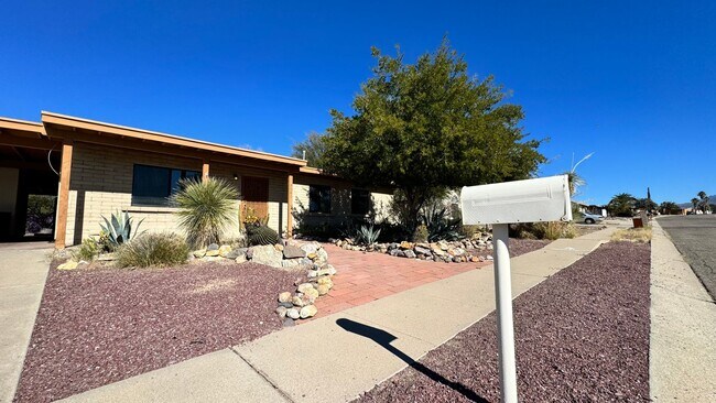 Foto del edificio - Eastside 4 bedroom house, large yard, extr...