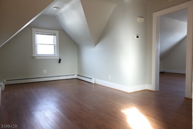 Building Photo - 129 Walnut St
