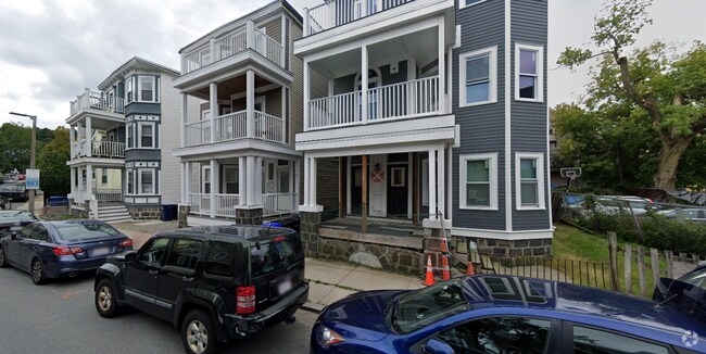 Building Photo - 11 Woodlawn St