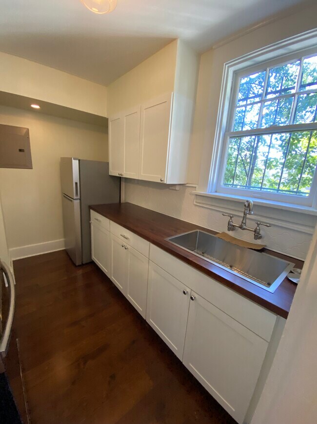 Recently Remodeled Kitchen - 1065 E Prospect St