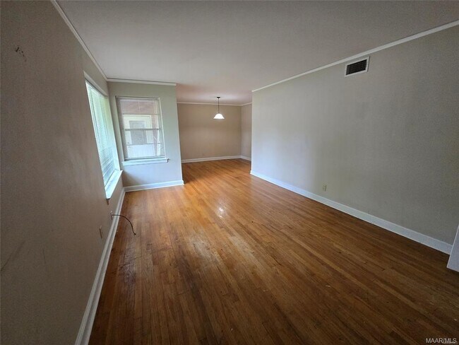 Foto del edificio - 3744 Honeysuckle Rd