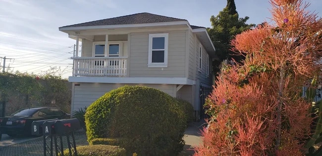 front balcony - 1242 W Olive St