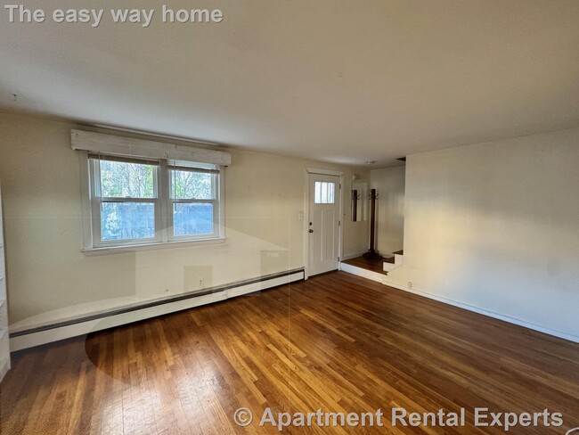 Building Photo - Townhouse Style 2+/3BR - Parking - Dishwas...