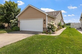 Building Photo - 10557 Maine Dr