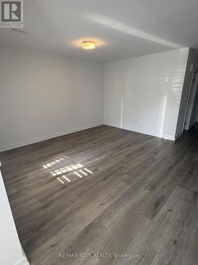 Building Photo - 205-205 W Oak Trl