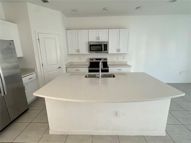 Building Photo - 2946 Canary Ave