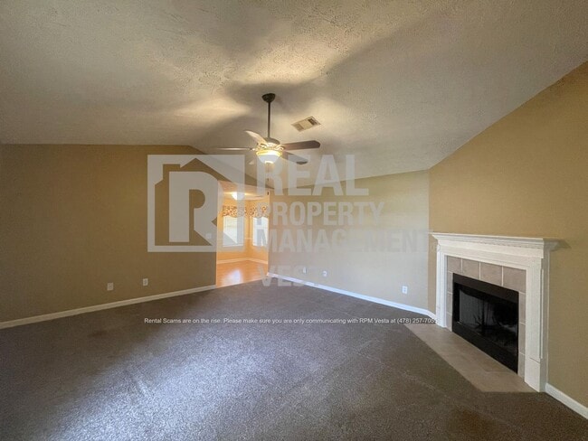 Building Photo - Spacious Three Bedroom House in Hartley Br...