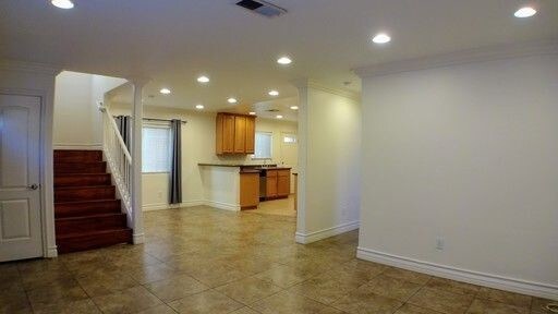 Foto del edificio - Beautiful 2 Story Townhome with 2 Car Garage