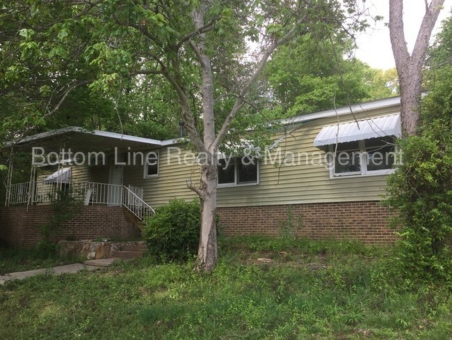 Foto del edificio - 2248 Hart Rd