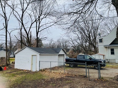 Building Photo - 1057 Middlbury St.