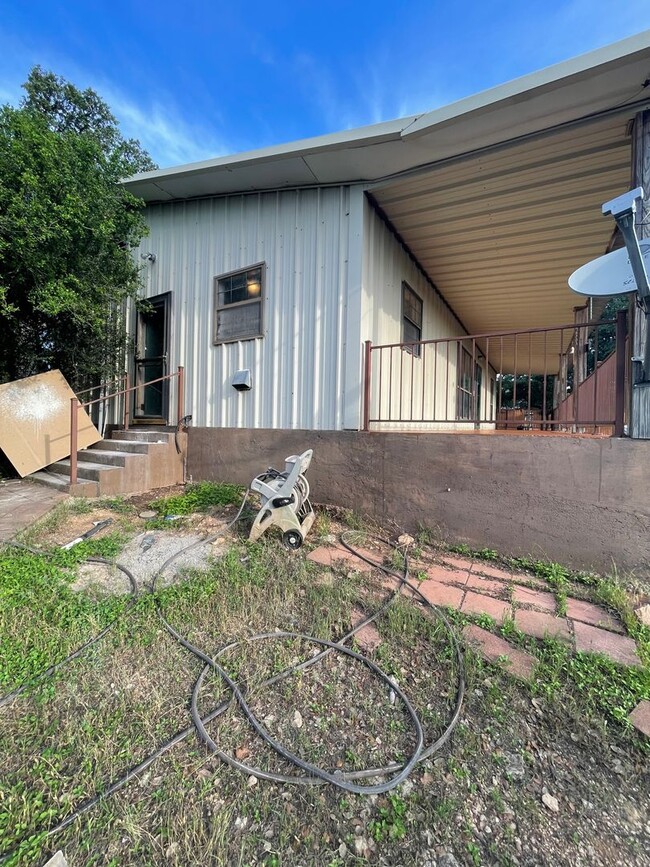 Building Photo - NEW ON MARKET
