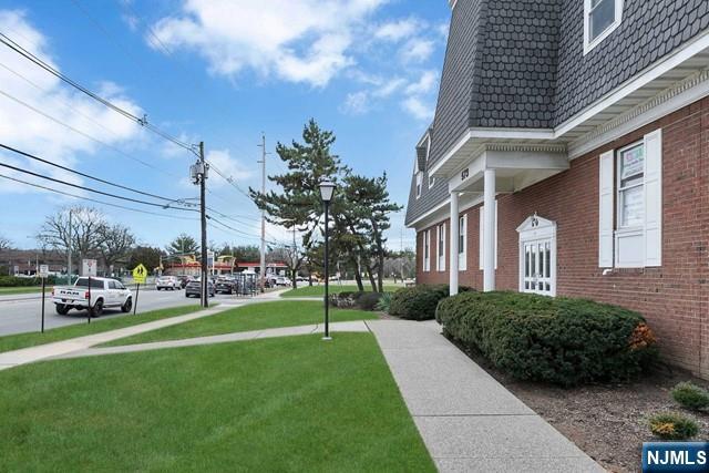 Foto del edificio - 573 Valley Rd