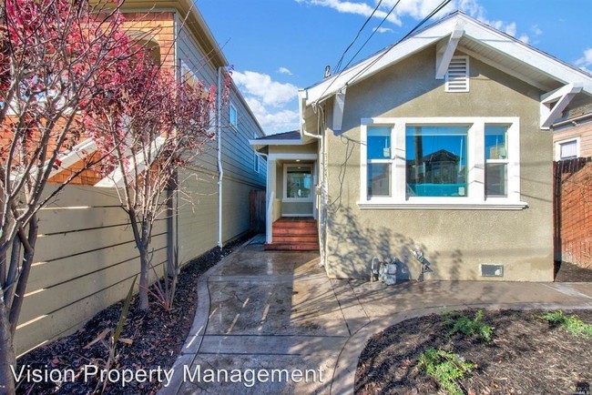 Building Photo - 4 br, 2 bath House - 2419 Linden St.
