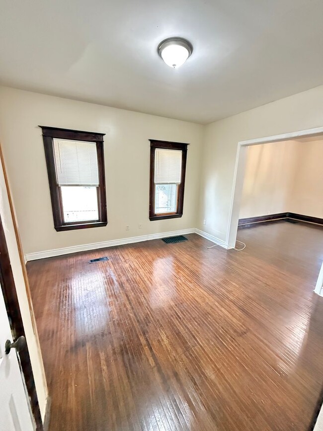 Building Photo - 4/2 Single Family Home | Hardwood Floors |...