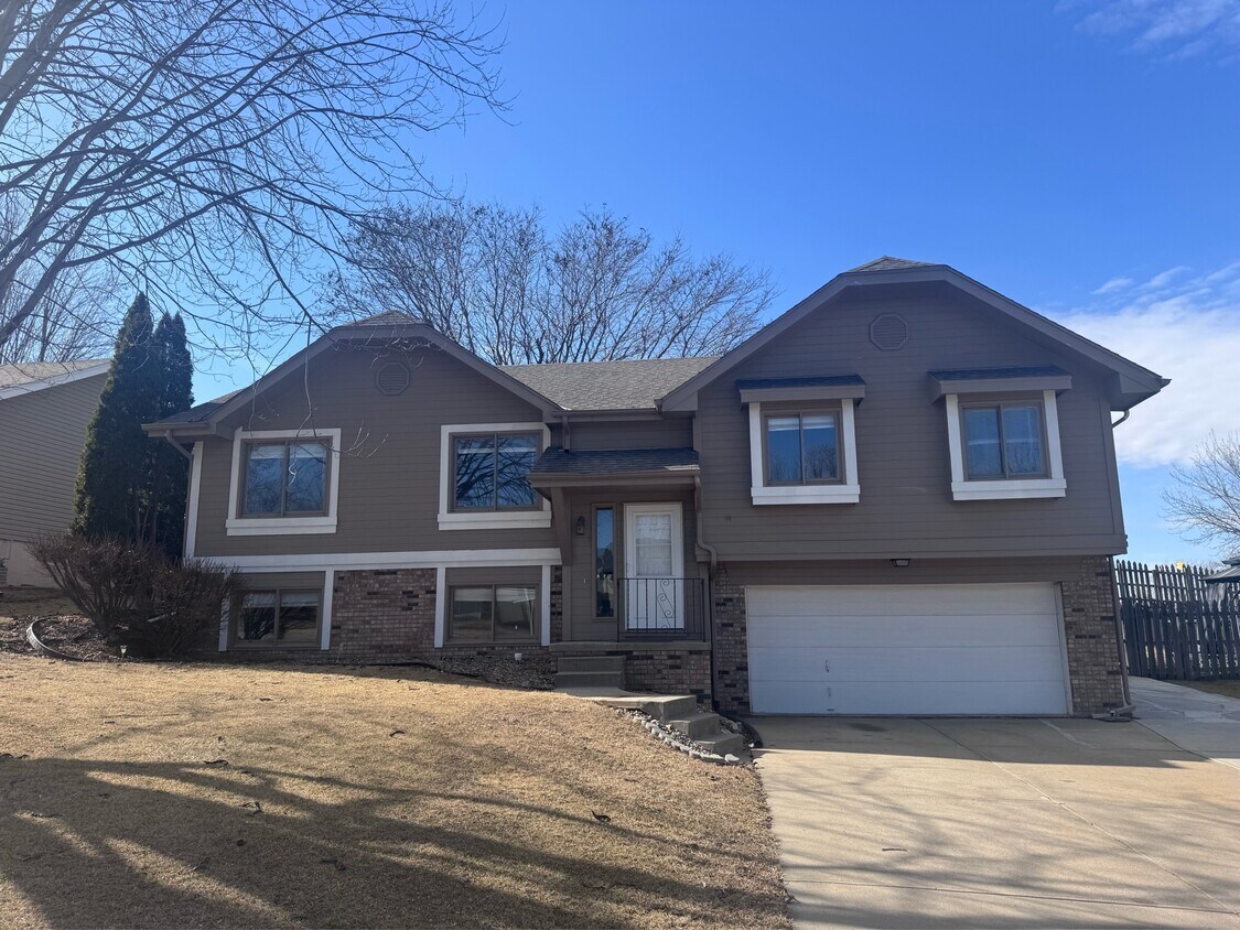 Photo - 7804 S 71st Ave (La Vista, NE)