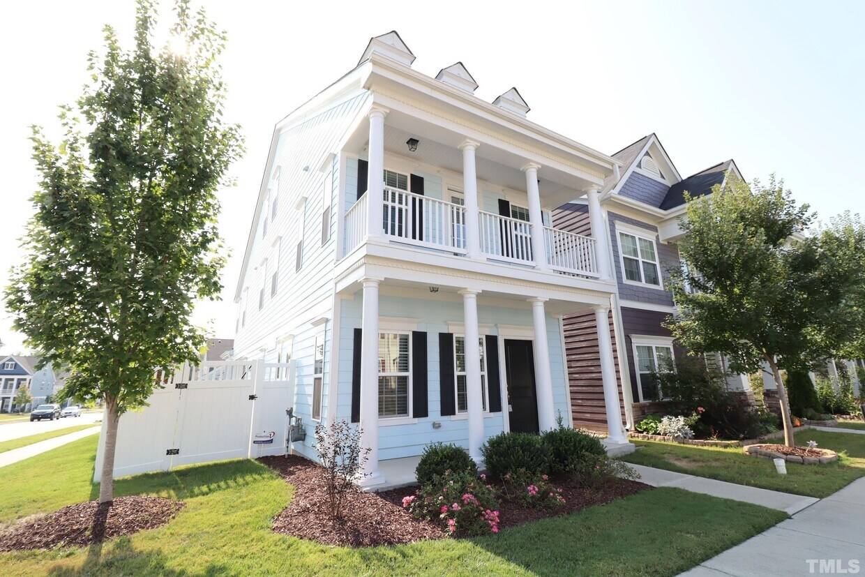 Primary Photo - 1201 Russet Ln