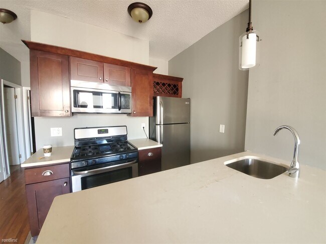 Foto del edificio - 2 br, 1 bath  - 4 Lyon St 2FL