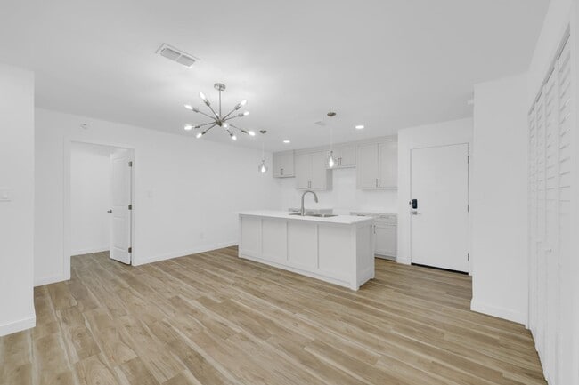 Building Photo - 2515 Gamez Dr