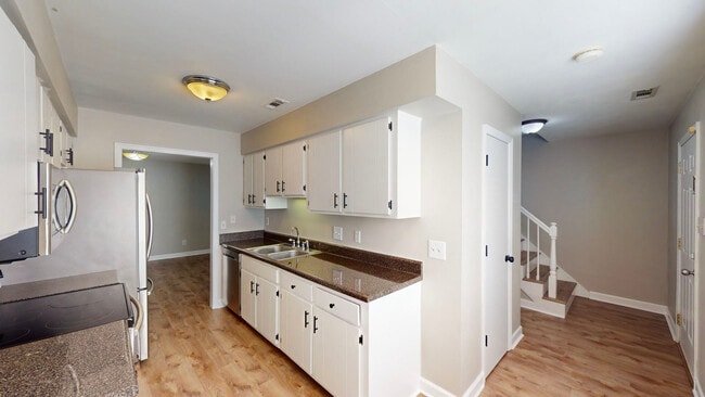 Building Photo - 2421 Julie Ct