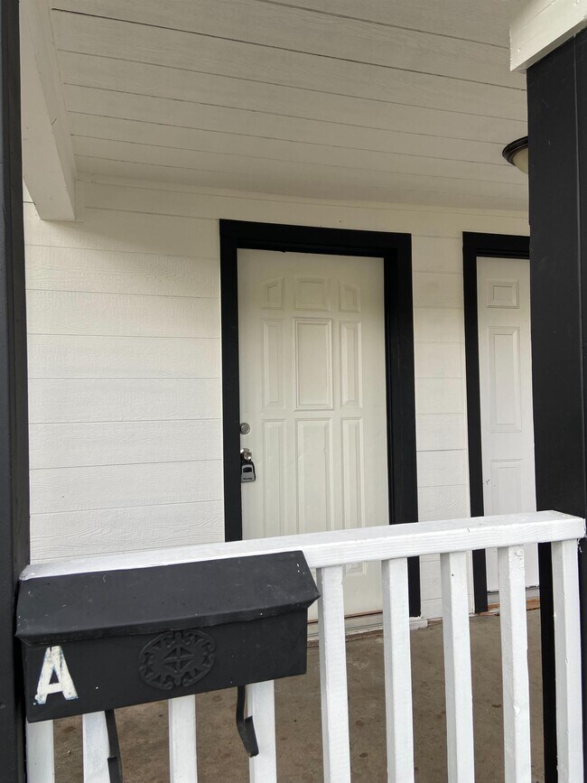 Foto del edificio - 5341 Ash Ln