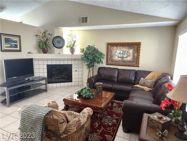 Building Photo - CANYON LAKE