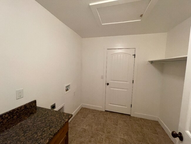 Foto del edificio - 1221 Baycrest Dr