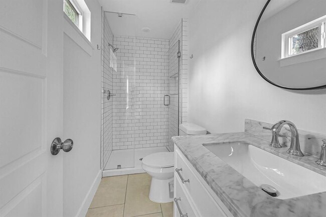 Foto del edificio - 5621 Eskridge St