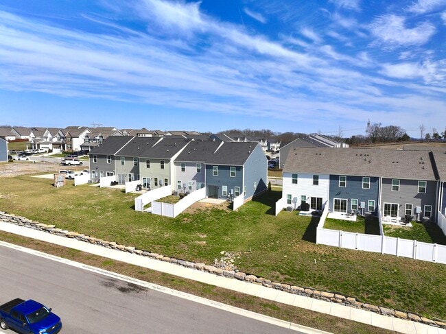 Building Photo - 1037 Clendening Dr