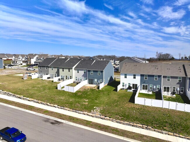 Foto del edificio - 1037 Clendening Dr