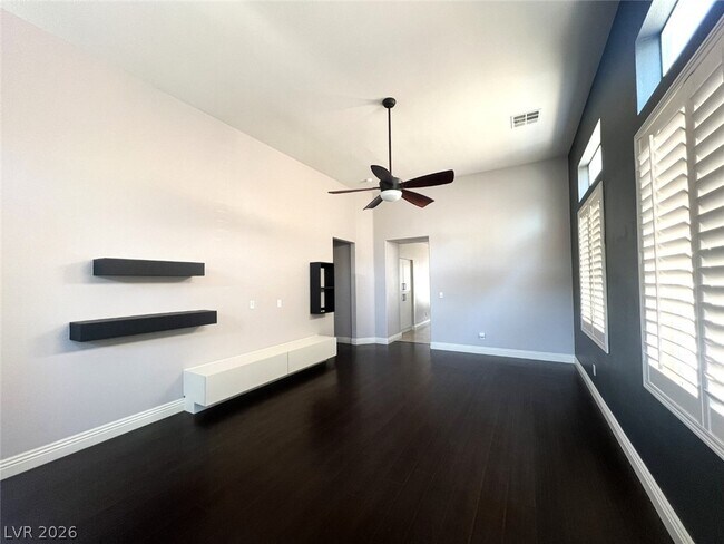 Foto del edificio - 5923 Poplar Tree St