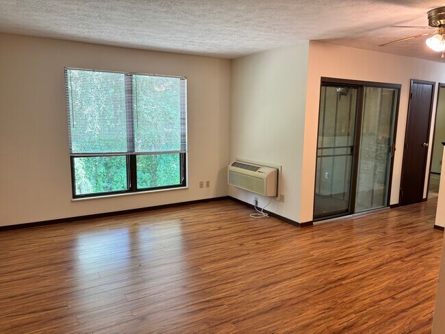 Foto del edificio - 333 W Lake Ave