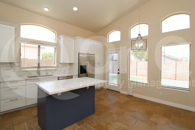 Building Photo - 10056 E Capri Ave