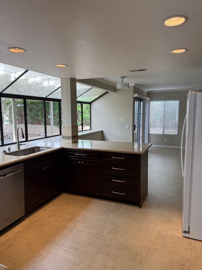 Building Photo - Charming 5 bed/3 bath in Carmel Valley