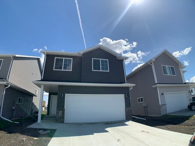 Building Photo - 3 Bed 2 Bath Single Family Home - Rent Wit...