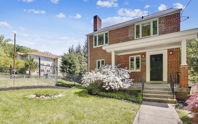 Building Photo - 3723 14th St NE