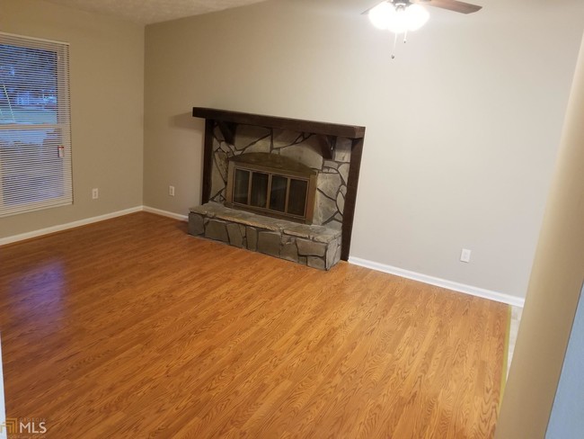 Building Photo - 66 Skylark Ln