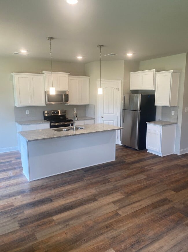 Building Photo - Leasing Now!