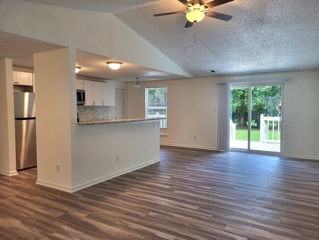 Foto del edificio - 3 bedroom home in Charlotte