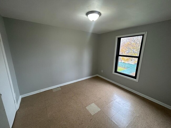 Building Photo - 1633 Shehy St