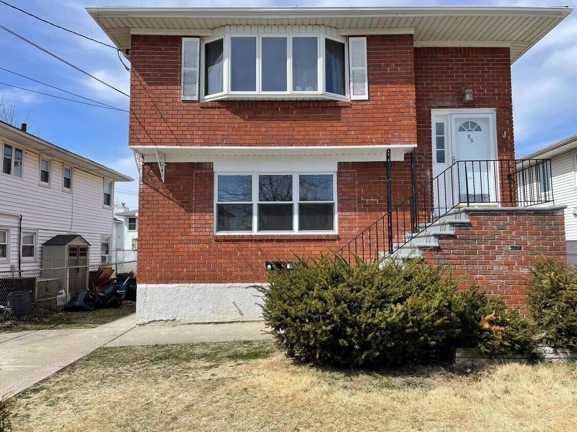 85 Manila Ave, Staten Island, NY 10306 House for Rent in Staten