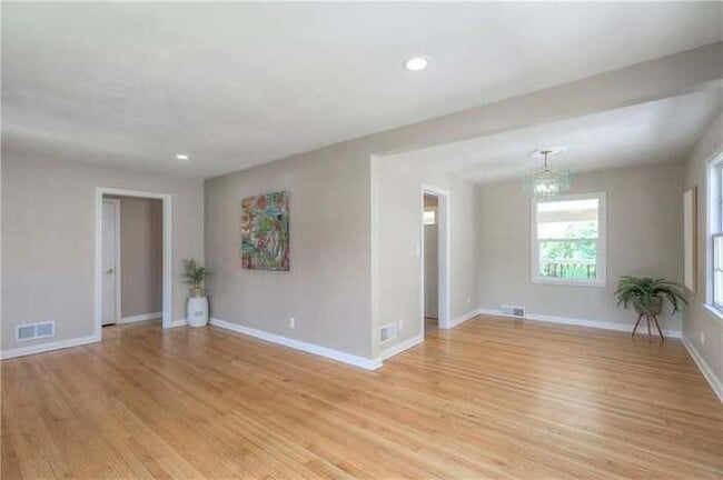 Building Photo - 1212 Everett Ave