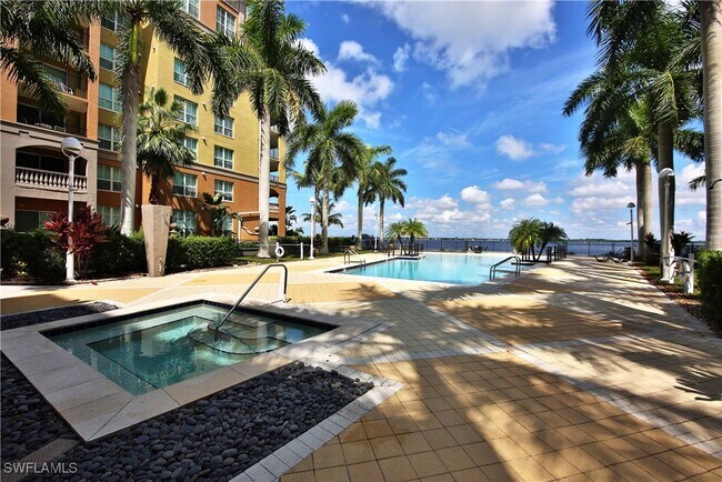 Foto del edificio - 2825 Palm Beach Blvd