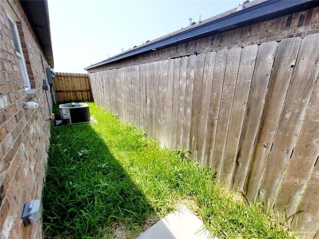 Building Photo - 1809 Cari Nicole Ave