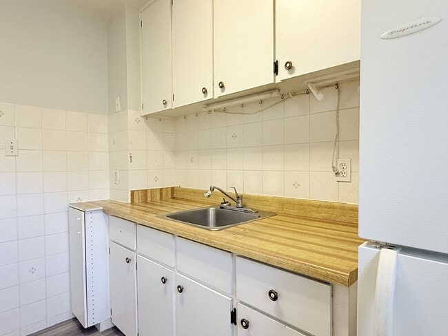 Building Photo - 1650 Goyeau St