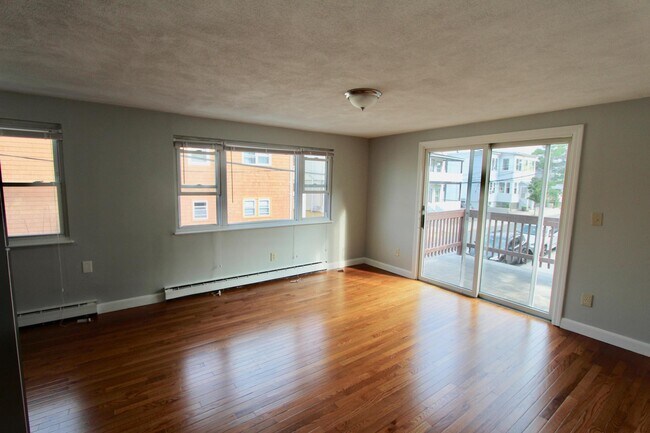 Foto del edificio - 627 Beach St