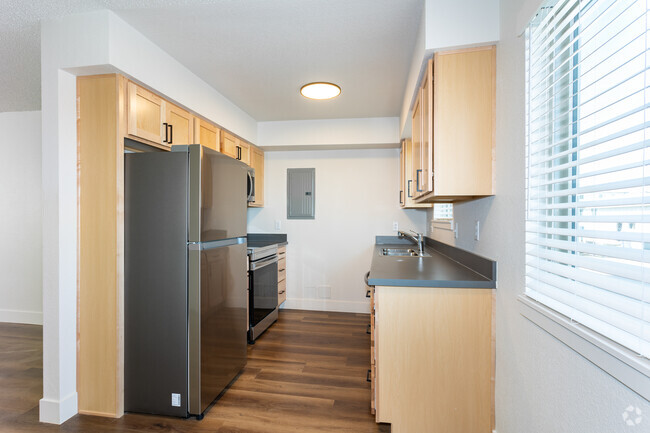 1BR, 1BA - 650SF - Kitchen - Overlook at Thornton